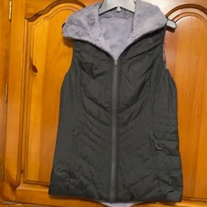 Women’s the north face black vest new.